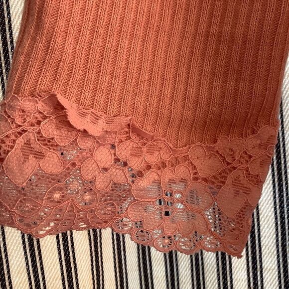 DAVID BITTON, long sleeve, button down, lace trimmed collar and cuff, great cond - Picture 3 of 9